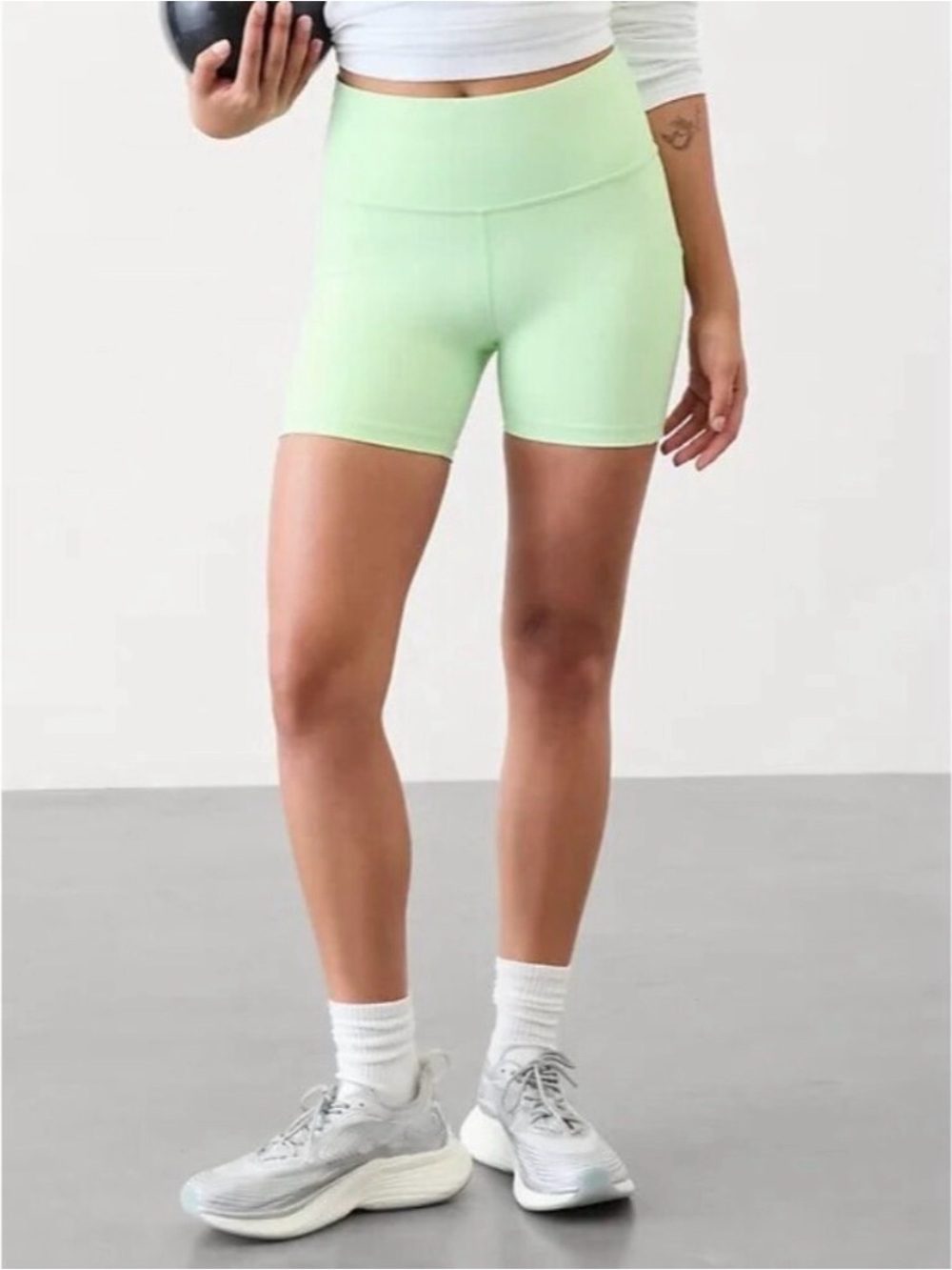 Athleta Interval Stash High Rise 5” Short - NWT, size S